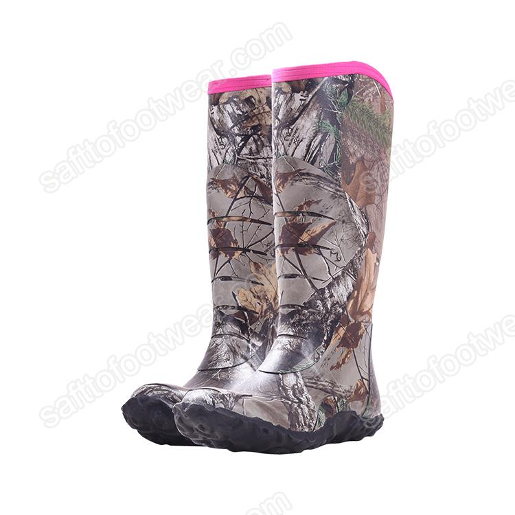 Wetland Rubber Hunting Boots.jpg